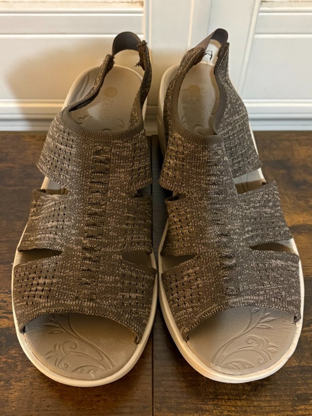 Bzees Double Up Grey Knit Wedge Sandals Comfort Shoes Women's Size 10M